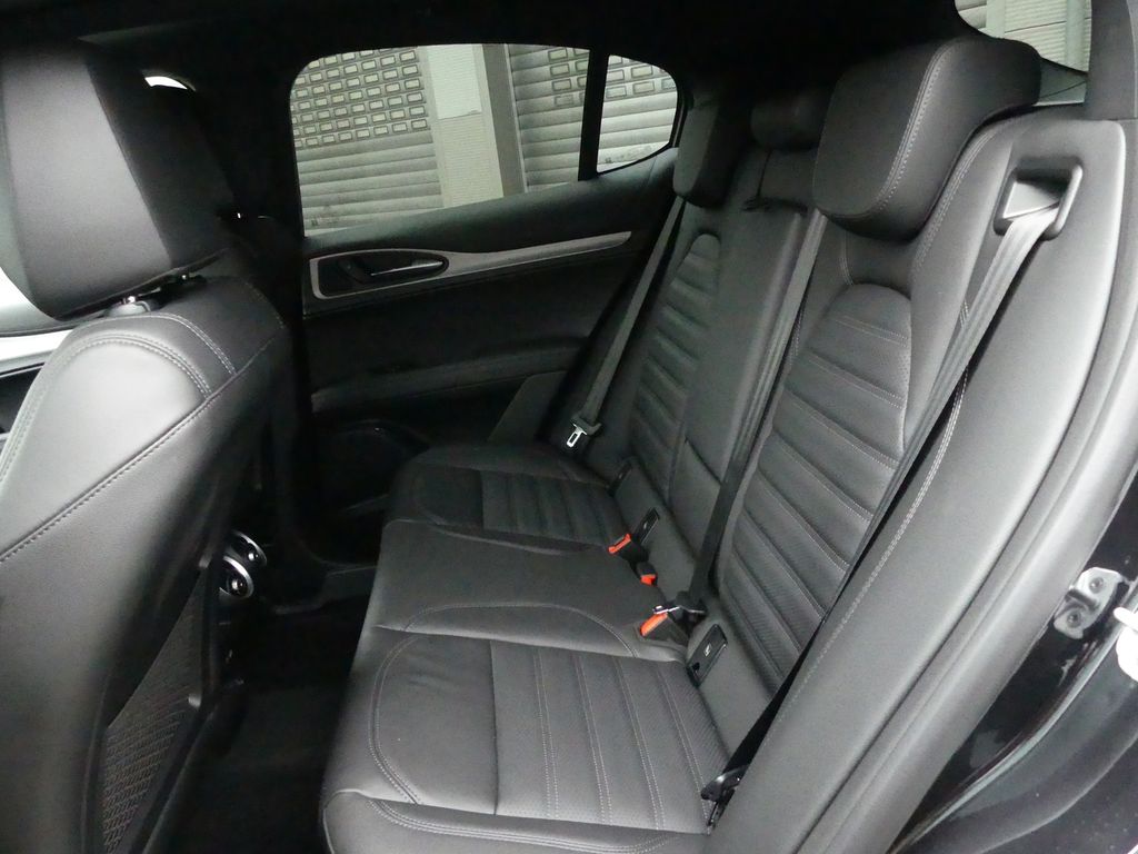 Alfa Romeo Stelvio 2025