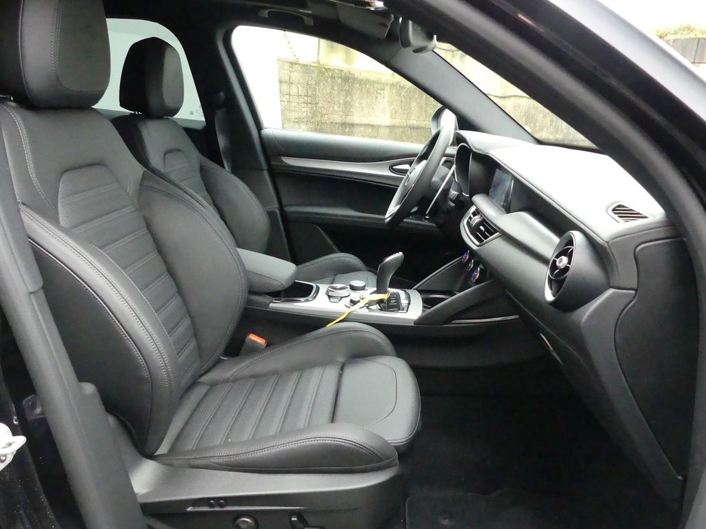 Alfa Romeo Stelvio 2025