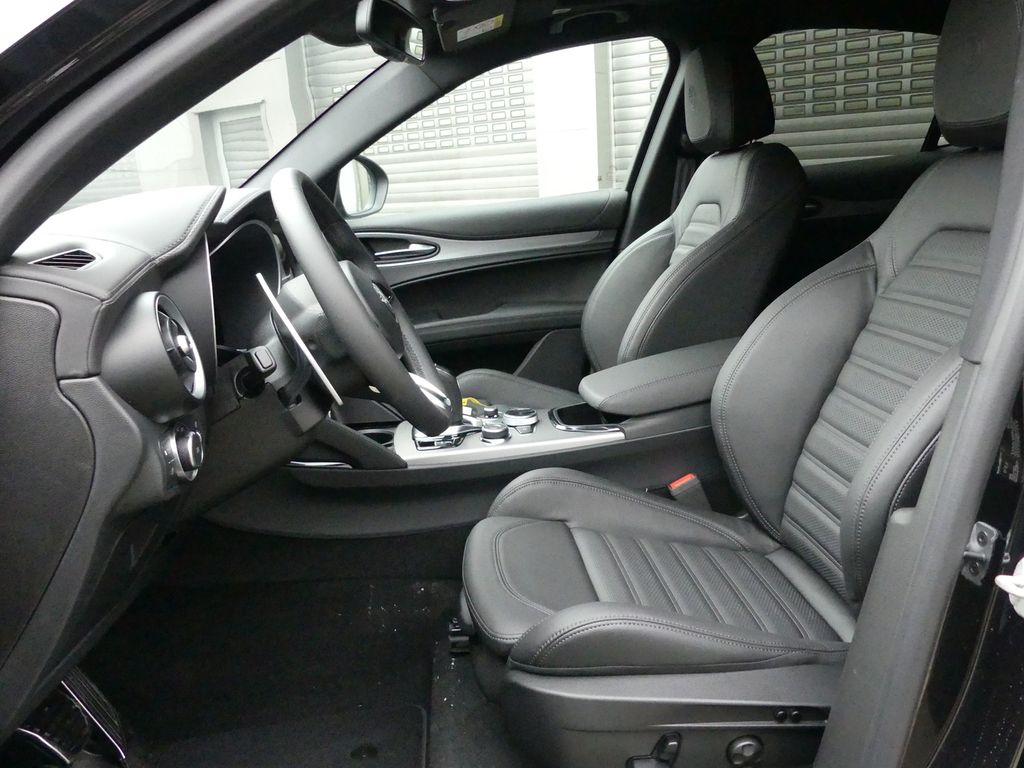 Alfa Romeo Stelvio 2025