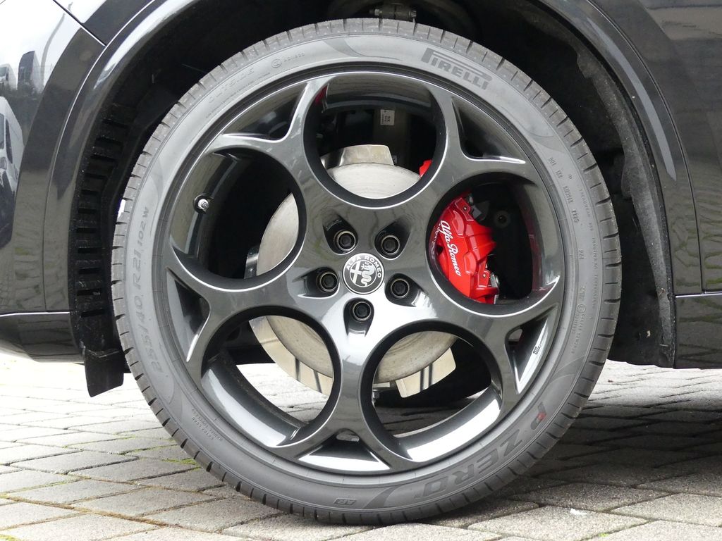 Alfa Romeo Stelvio 2025