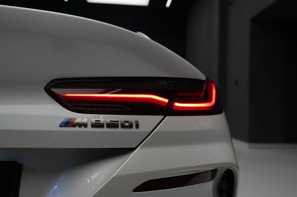 BMW M850 2021