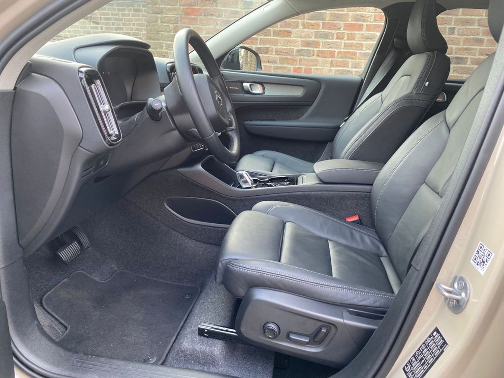 Volvo XC40 2025