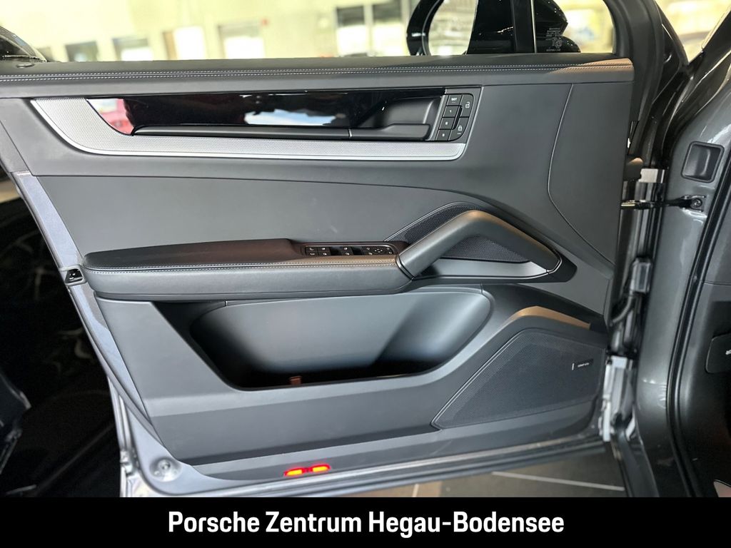 Porsche Cayenne 2025