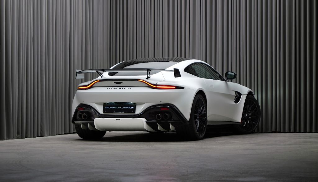 Aston Martin V8 Vantage 2024