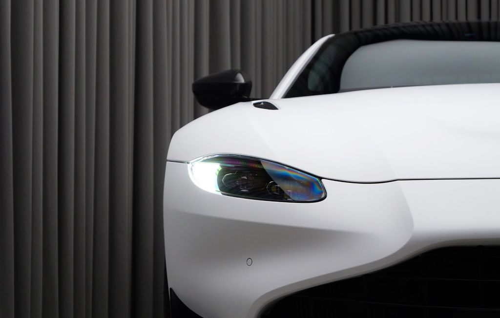 Aston Martin V8 Vantage 2024