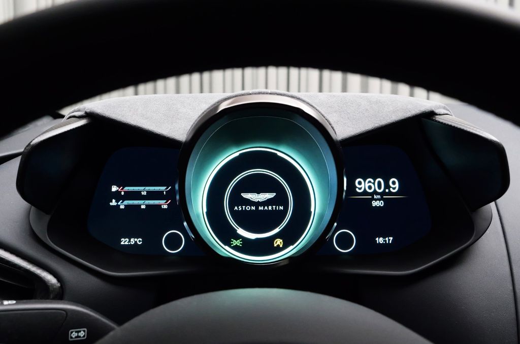 Aston Martin V8 Vantage 2024