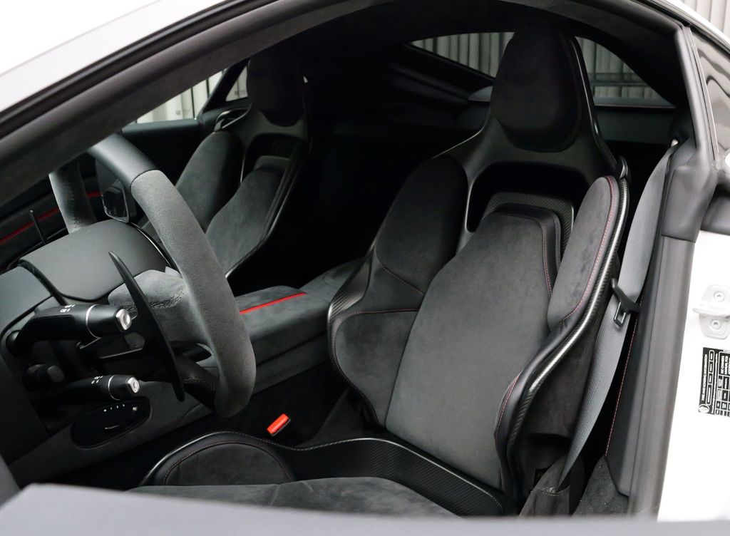 Aston Martin V8 Vantage 2024