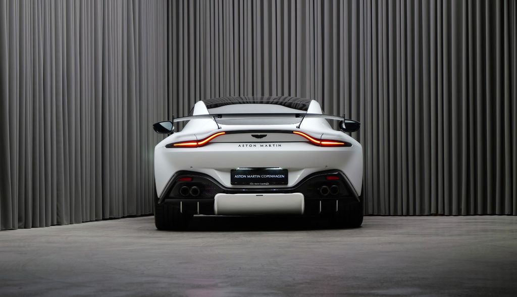 Aston Martin V8 Vantage 2024