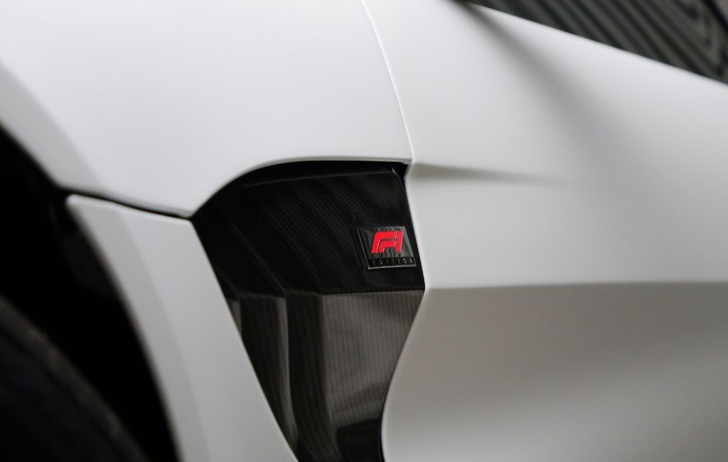 Aston Martin V8 Vantage 2024