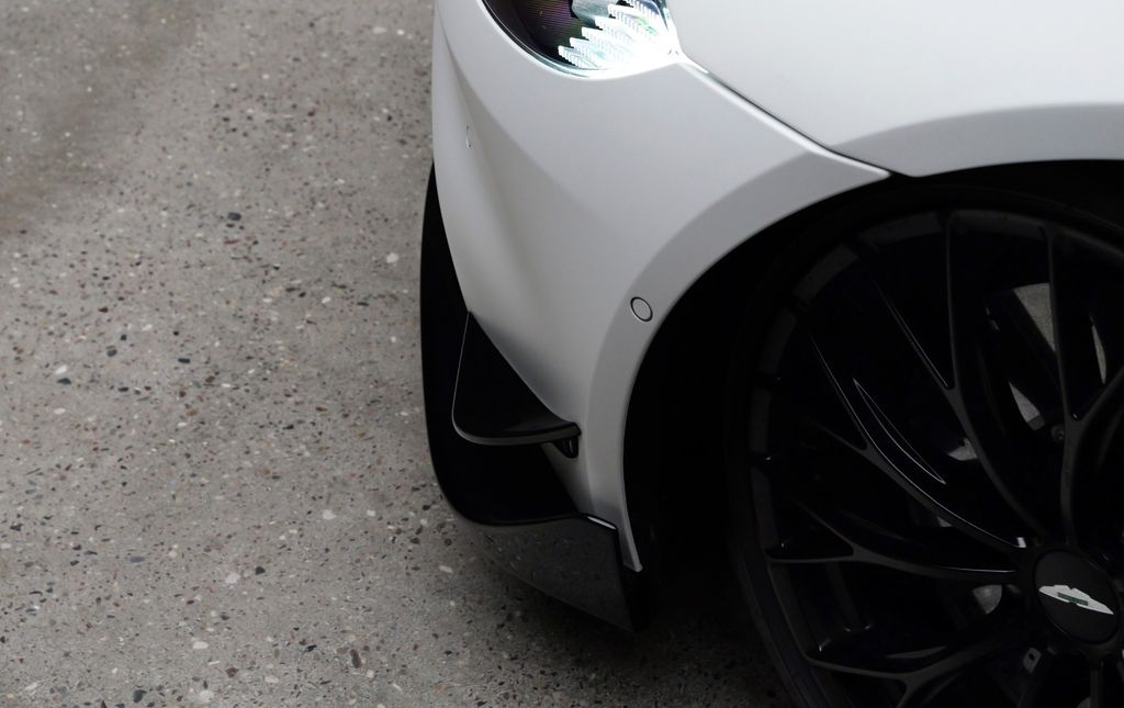 Aston Martin V8 Vantage 2024