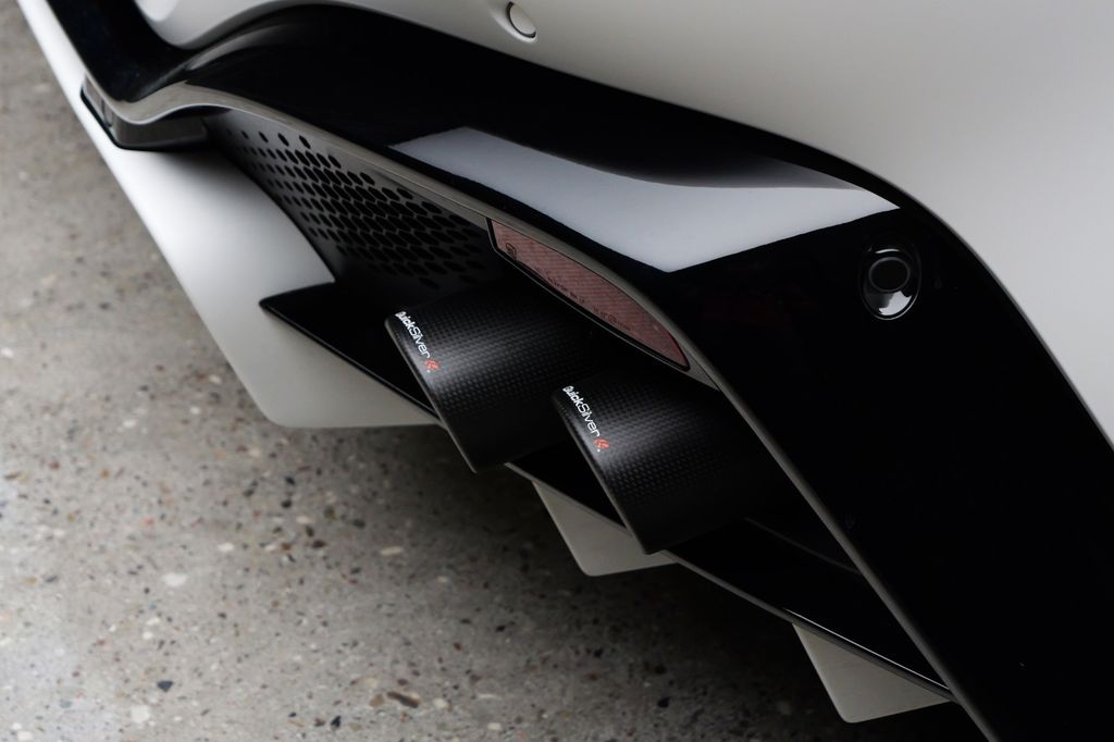 Aston Martin V8 Vantage 2024