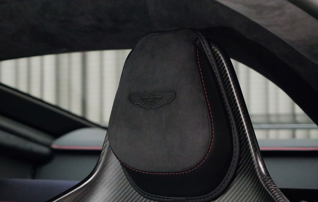 Aston Martin V8 Vantage 2024