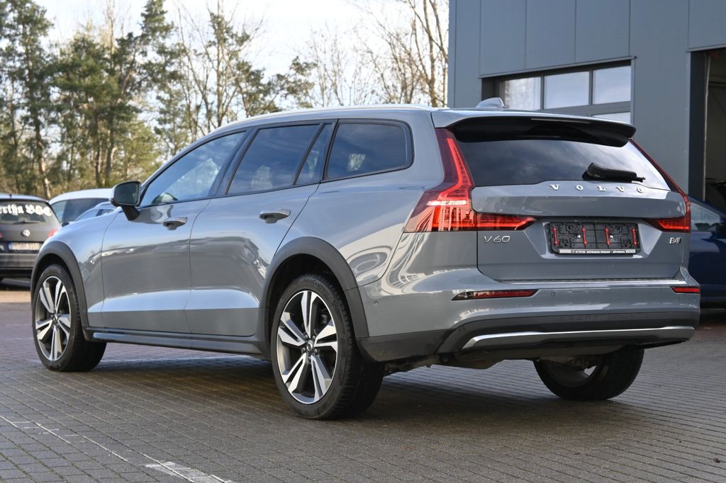 Volvo V60 2023