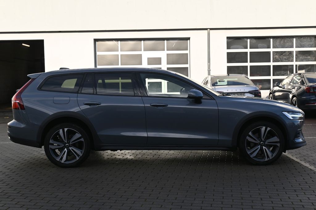 Volvo V60 2023