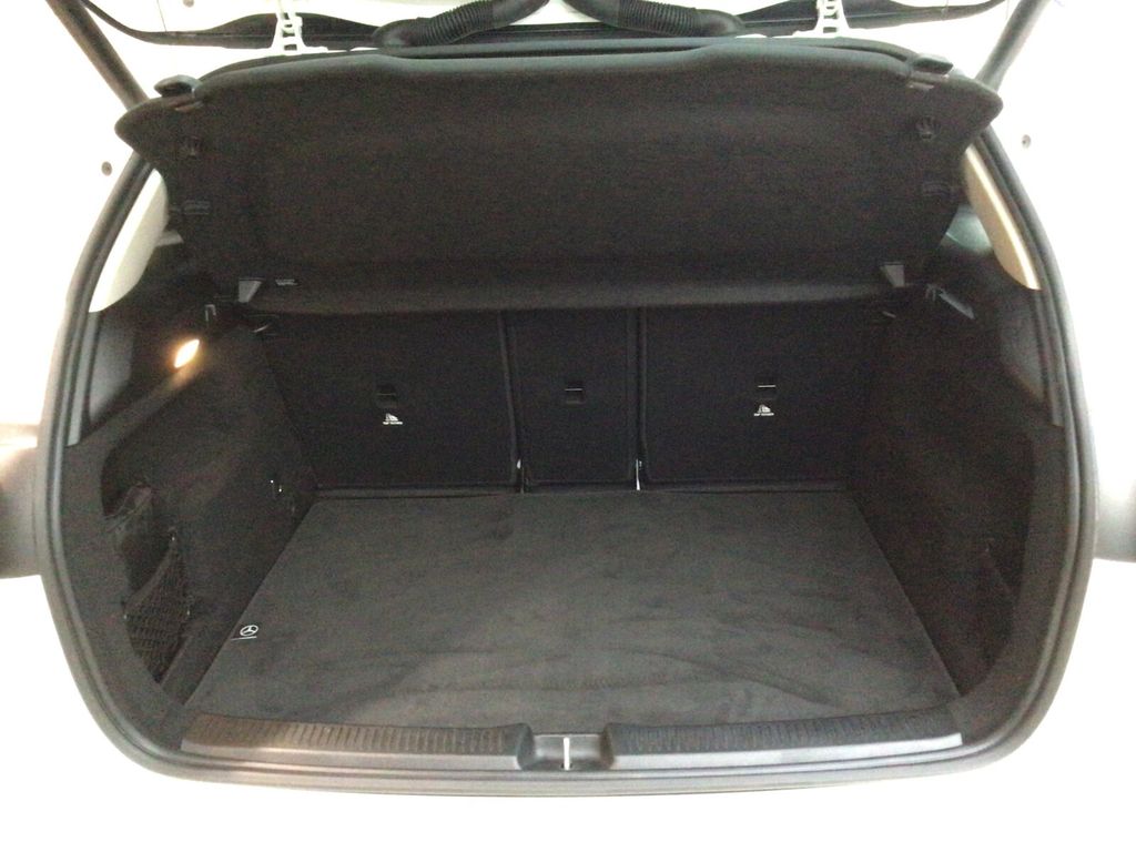 Mercedes-Benz B 250 2025