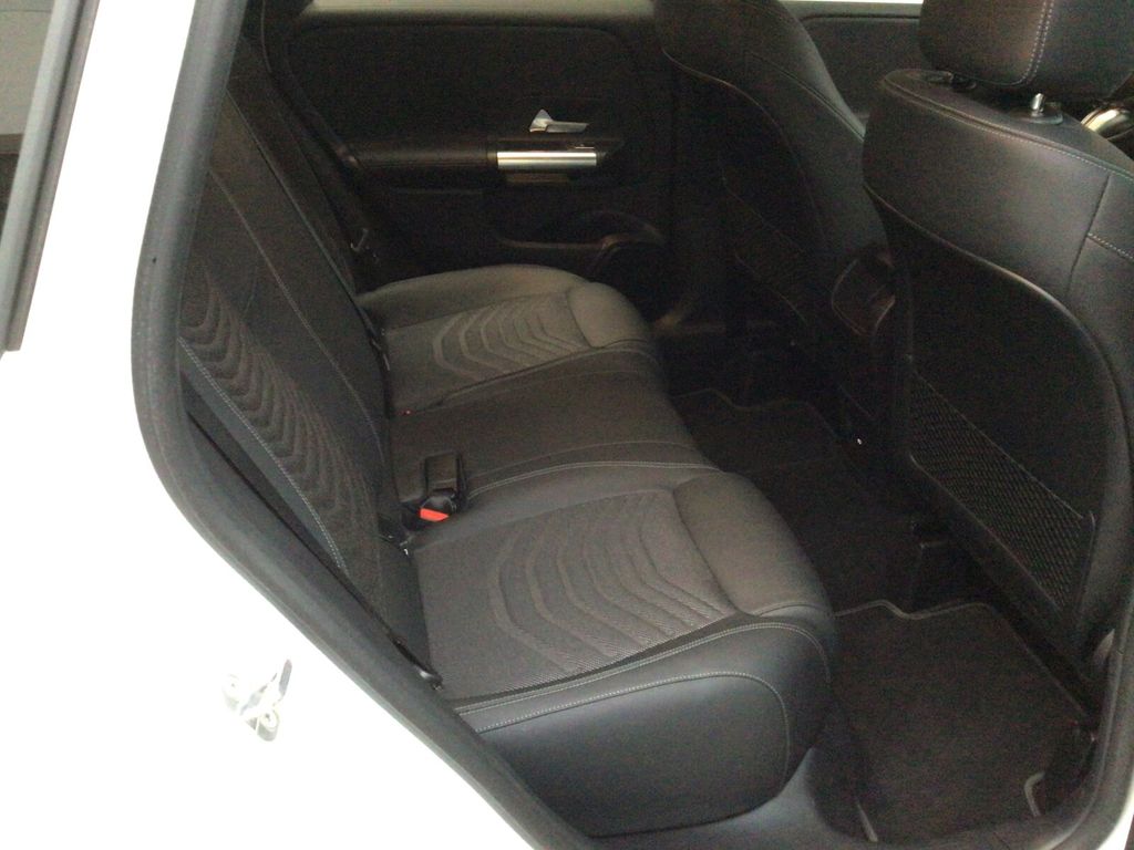 Mercedes-Benz B 250 2025