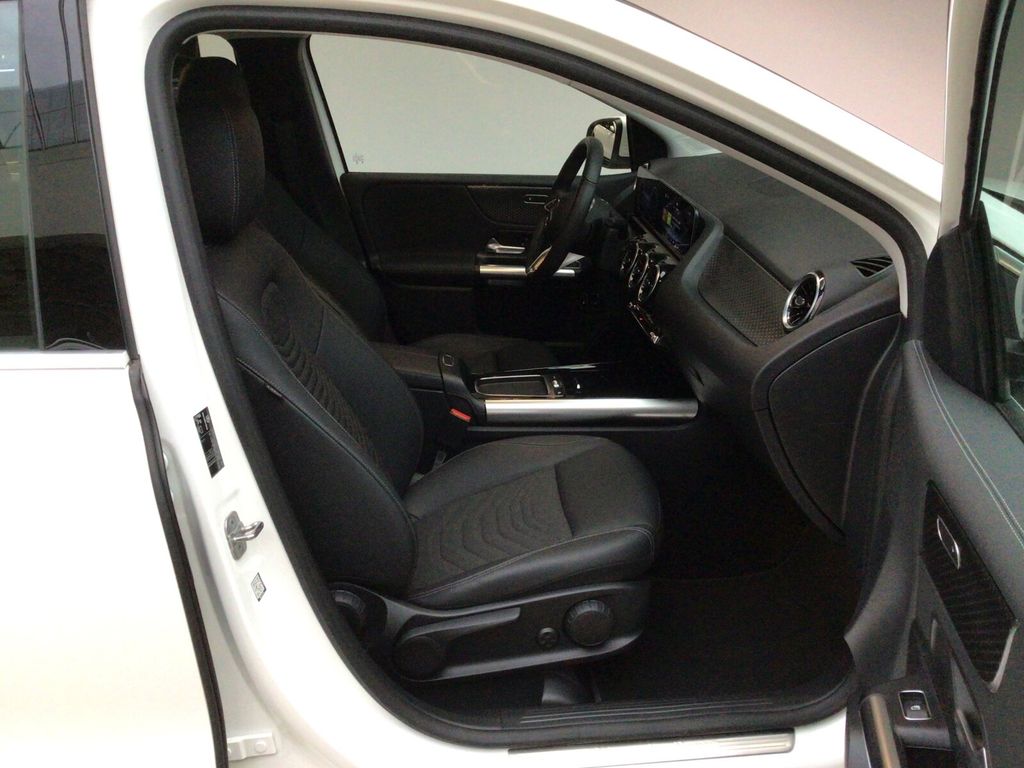 Mercedes-Benz B 250 2025