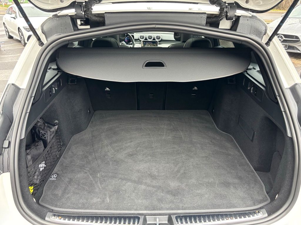 Mercedes-Benz C 300 2025