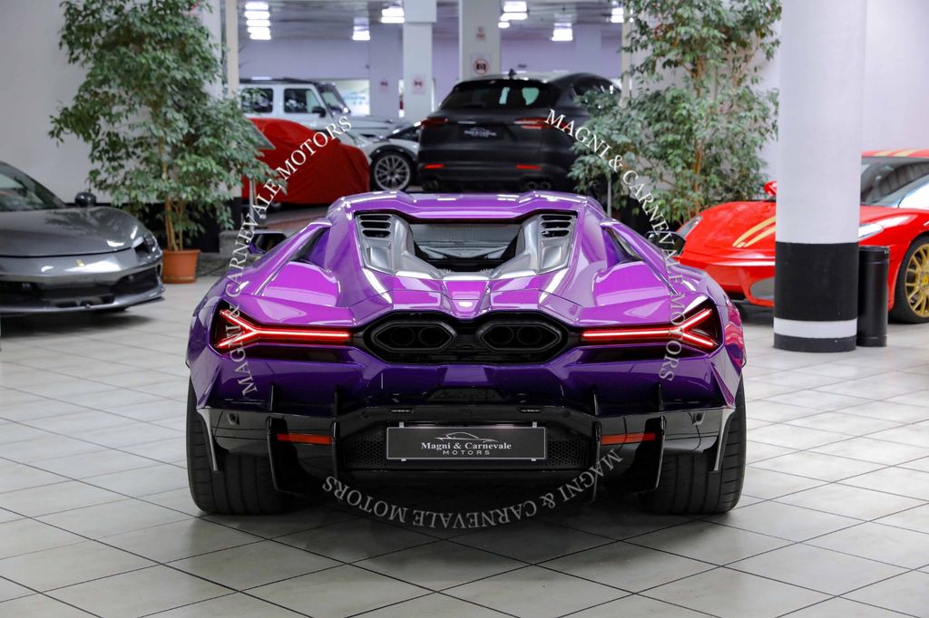 Lamborghini Revuelto 2024