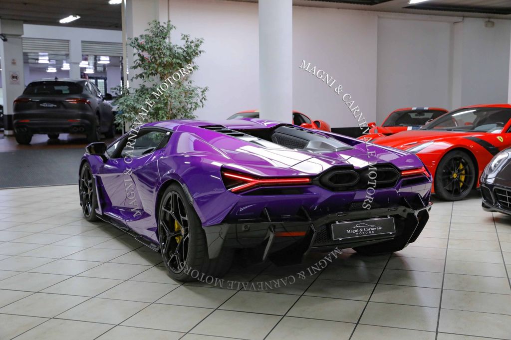 Lamborghini Revuelto 2024