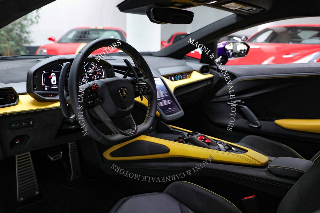 Lamborghini Revuelto 2024