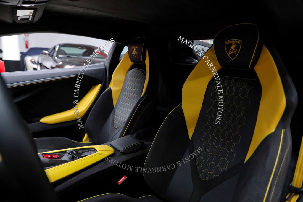 Lamborghini Revuelto 2024