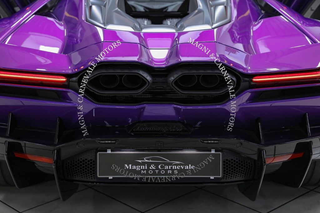Lamborghini Revuelto 2024