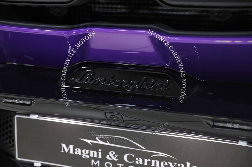 Lamborghini Revuelto 2024