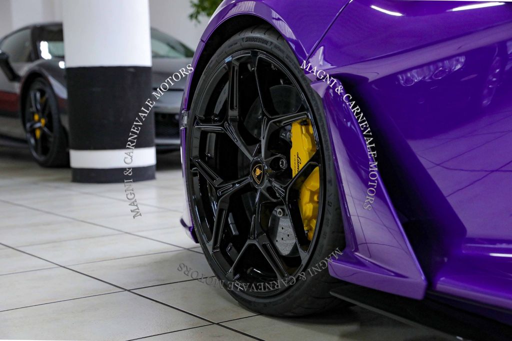 Lamborghini Revuelto 2024