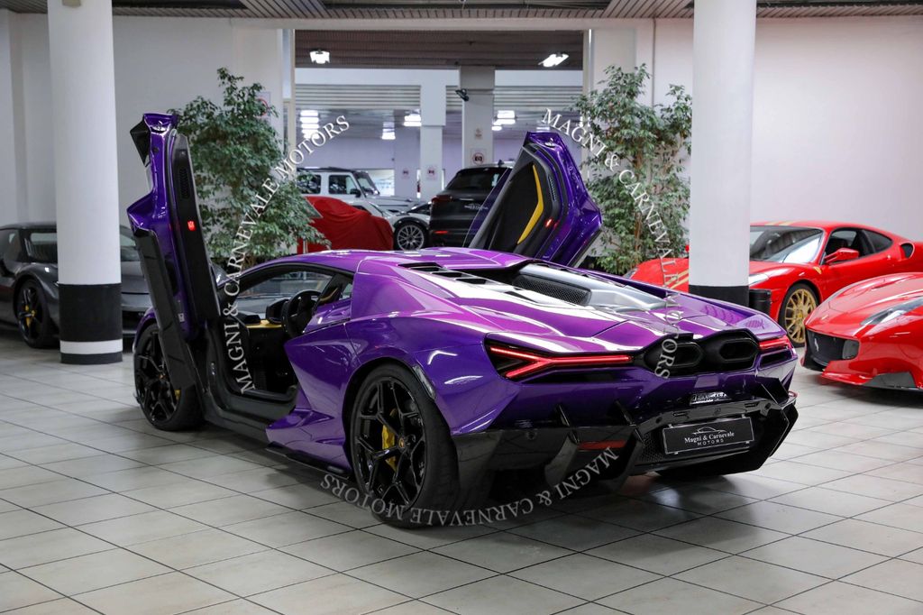 Lamborghini Revuelto 2024