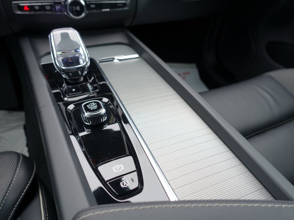 Volvo XC60 2025