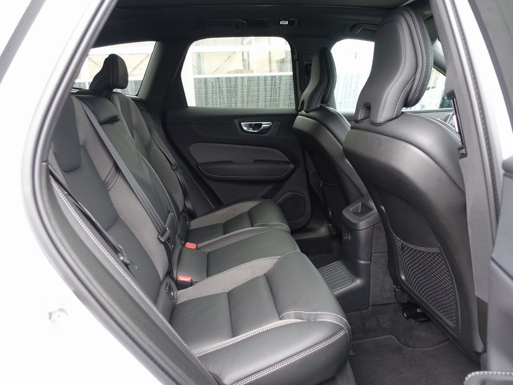 Volvo XC60 2025