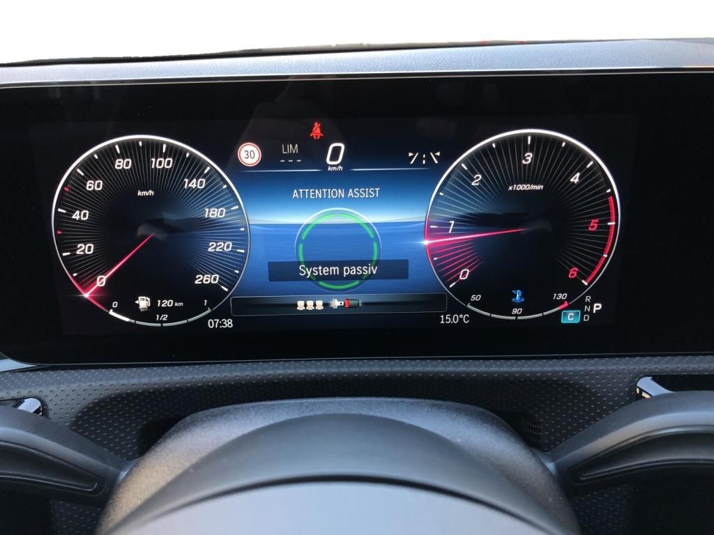 Mercedes-Benz A 220 2025