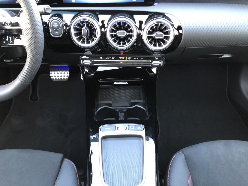 Mercedes-Benz A 220 2025
