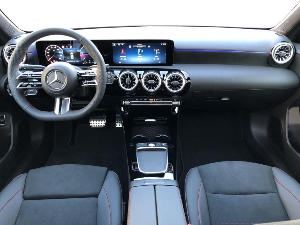 Mercedes-Benz A 220 2025