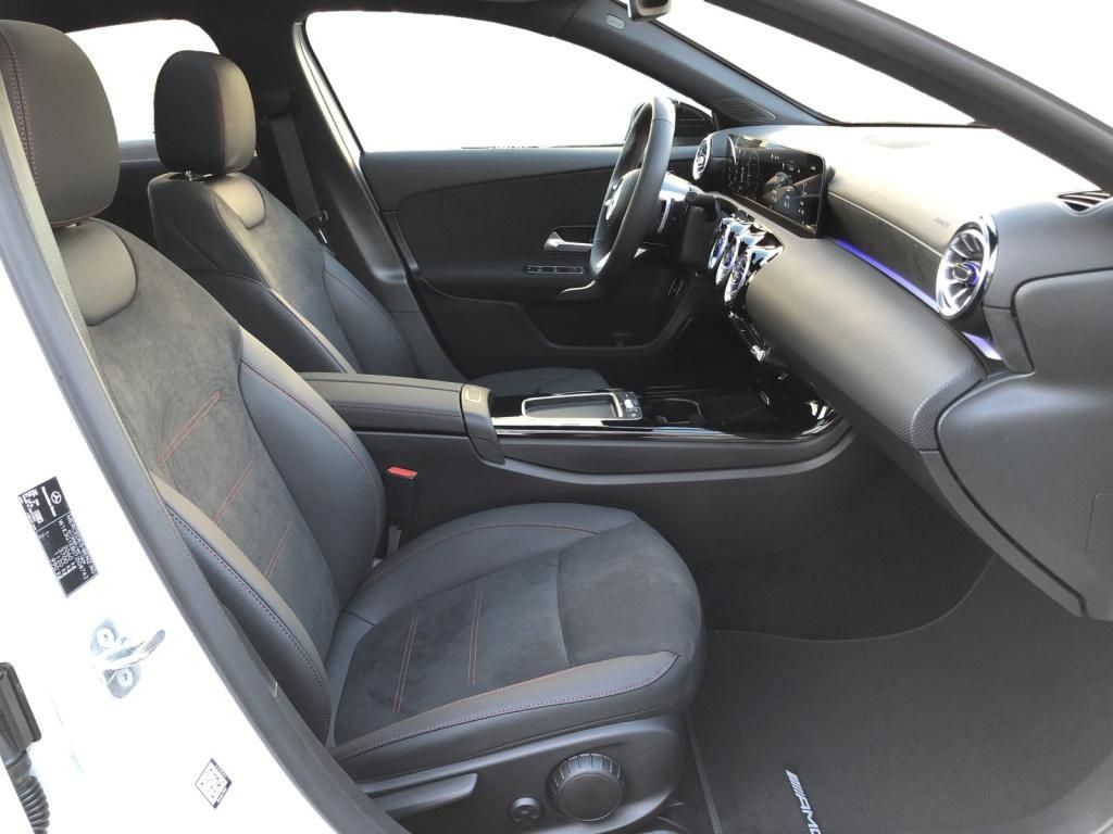 Mercedes-Benz A 220 2025
