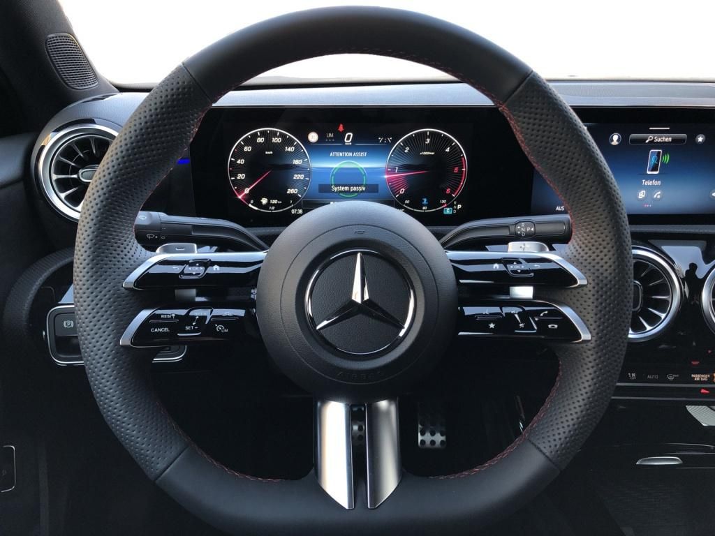 Mercedes-Benz A 220 2025