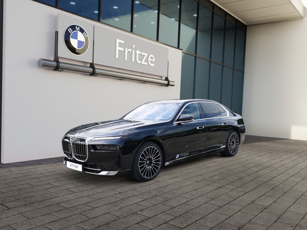BMW 740 2024