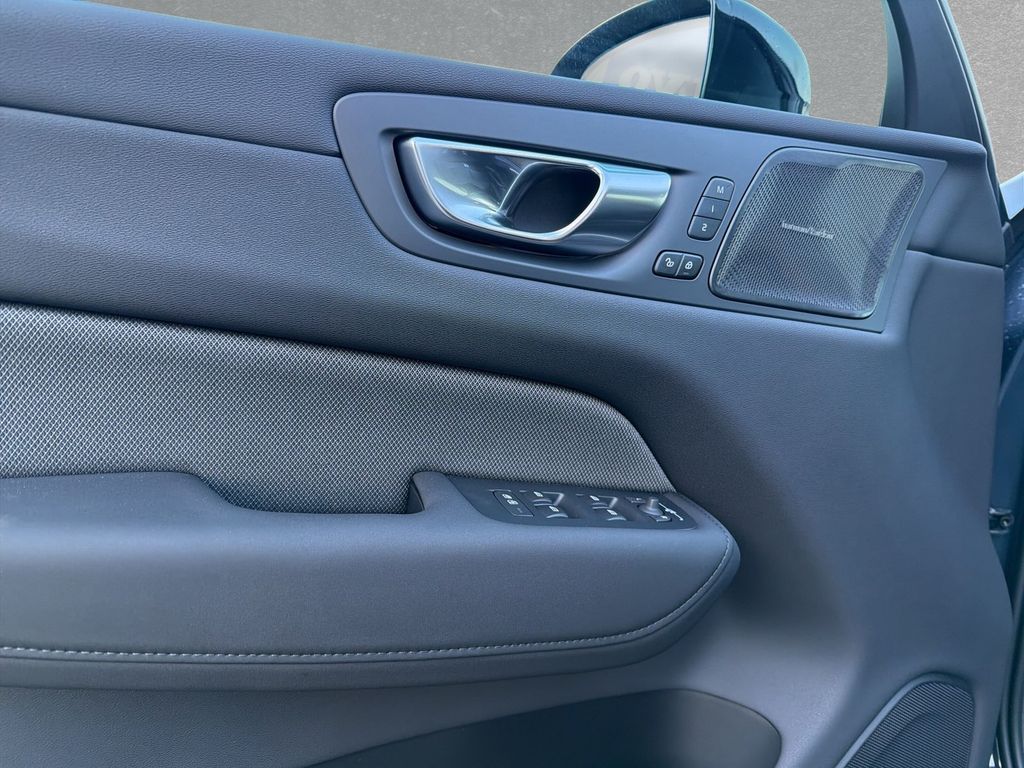 Volvo XC60 2025