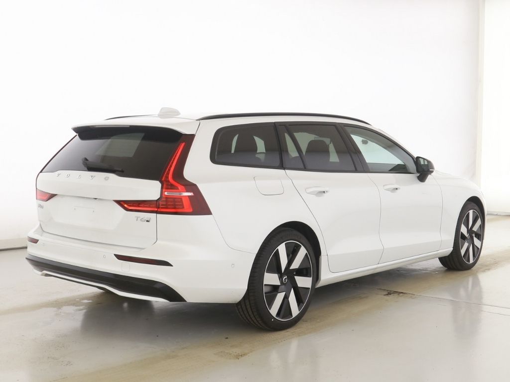 Volvo V60 2025