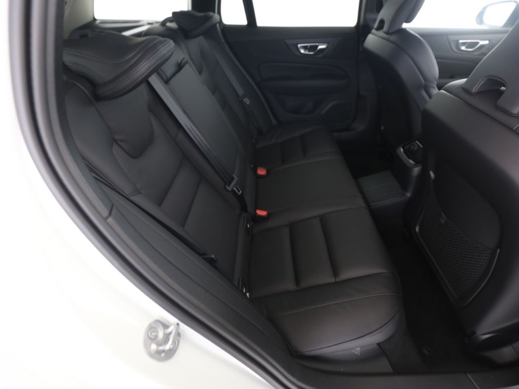 Volvo V60 2025