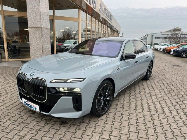 BMW M760 2023