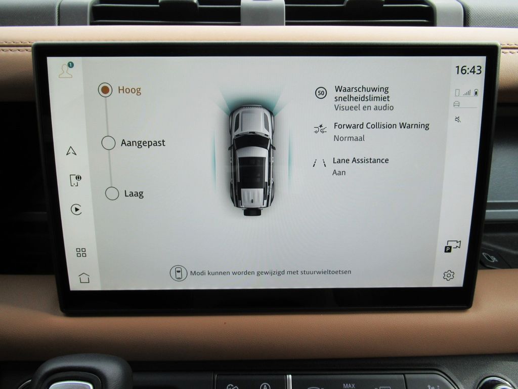 Land Rover Defender 2024