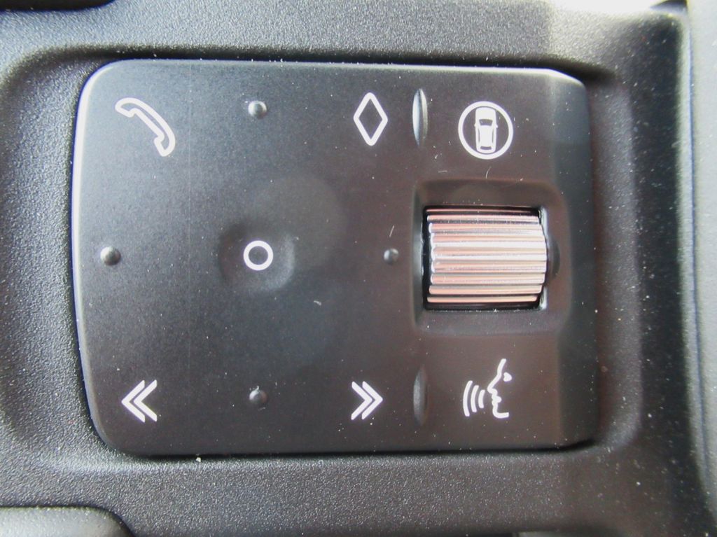 Land Rover Defender 2024