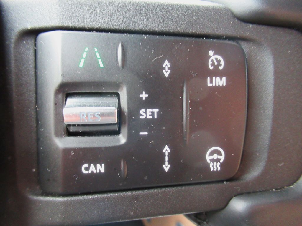 Land Rover Defender 2024