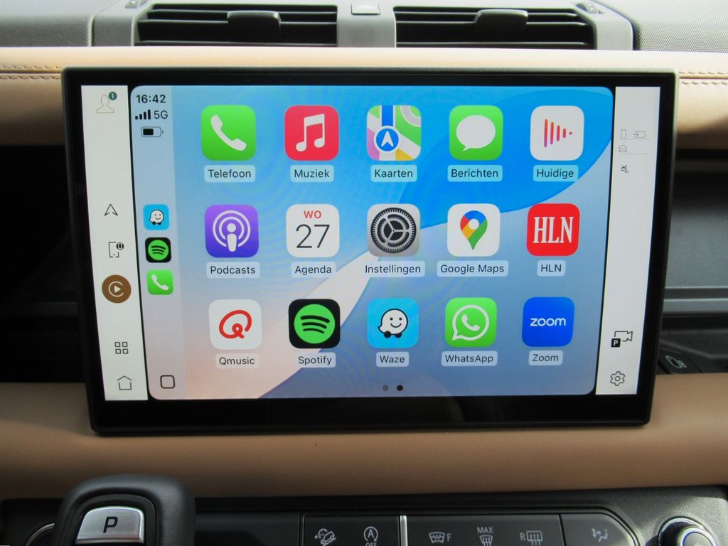 Land Rover Defender 2024