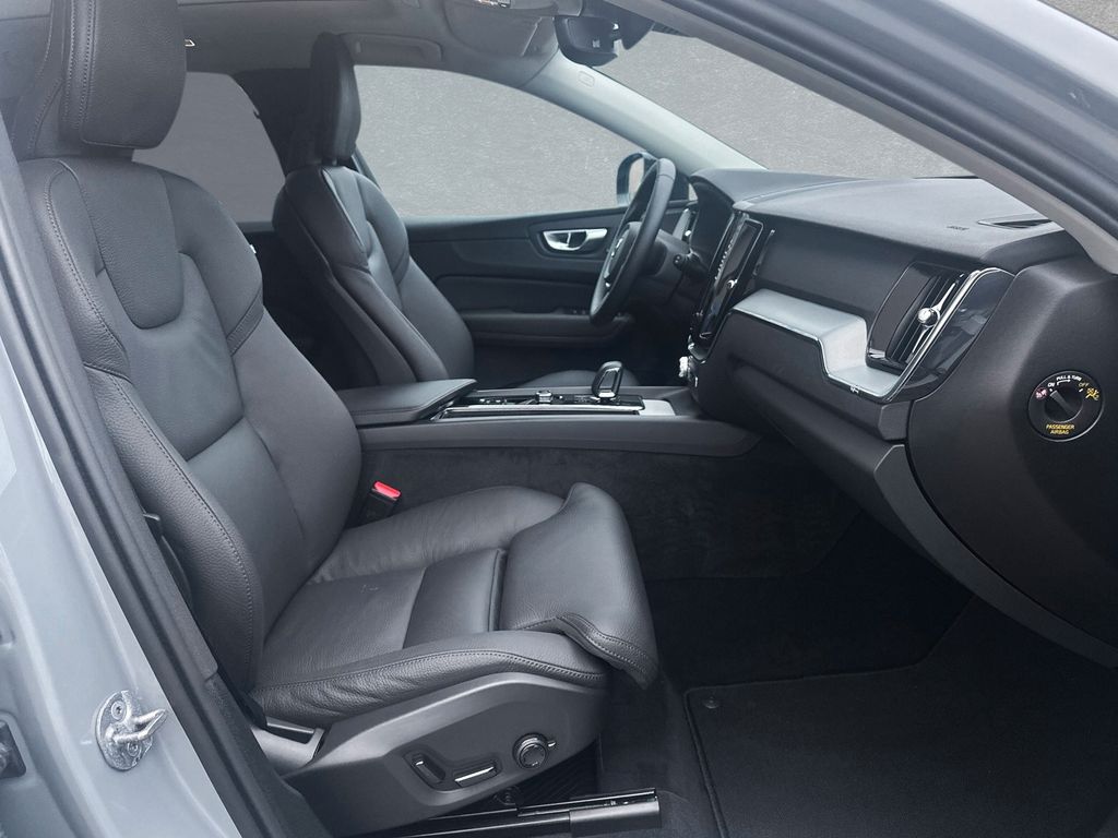Volvo XC60 2025