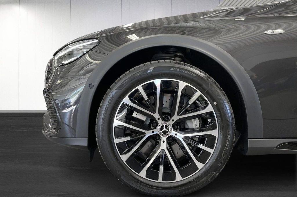 Mercedes-Benz E 300 2025