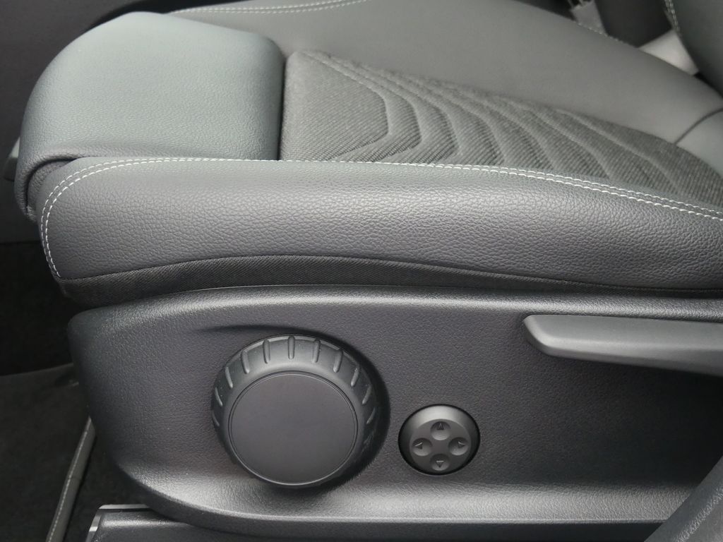 Mercedes-Benz GLA 180 2024