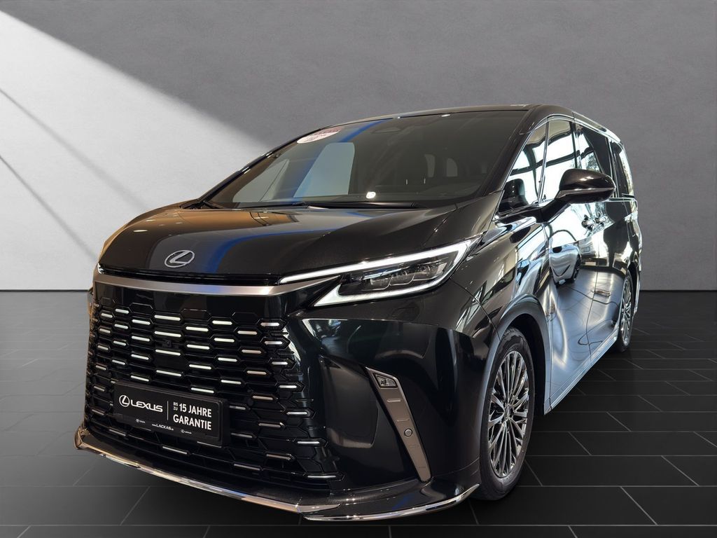 Lexus LM
